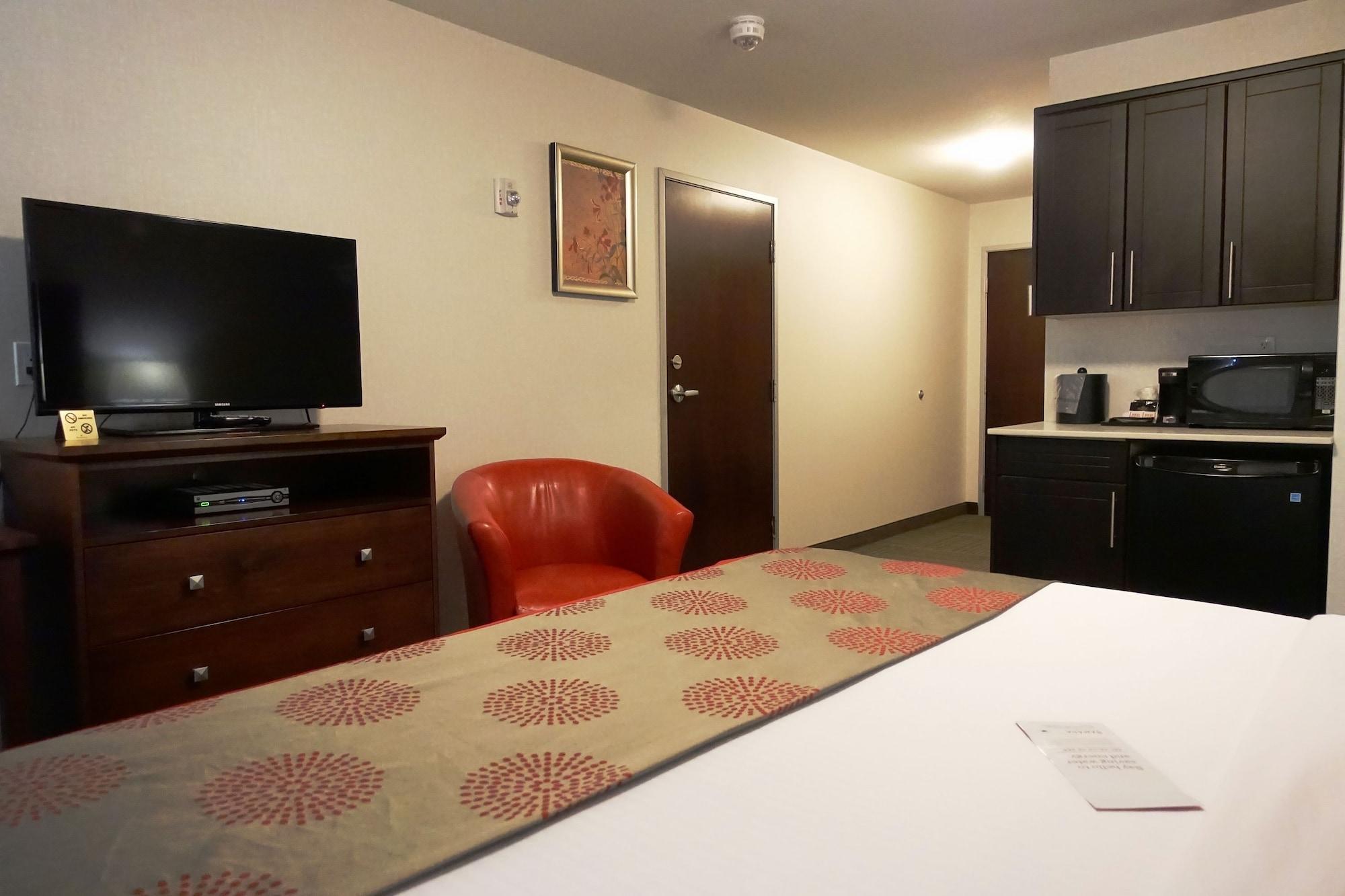 Hotel Ramada By Wyndham Moose Jaw Esterno foto