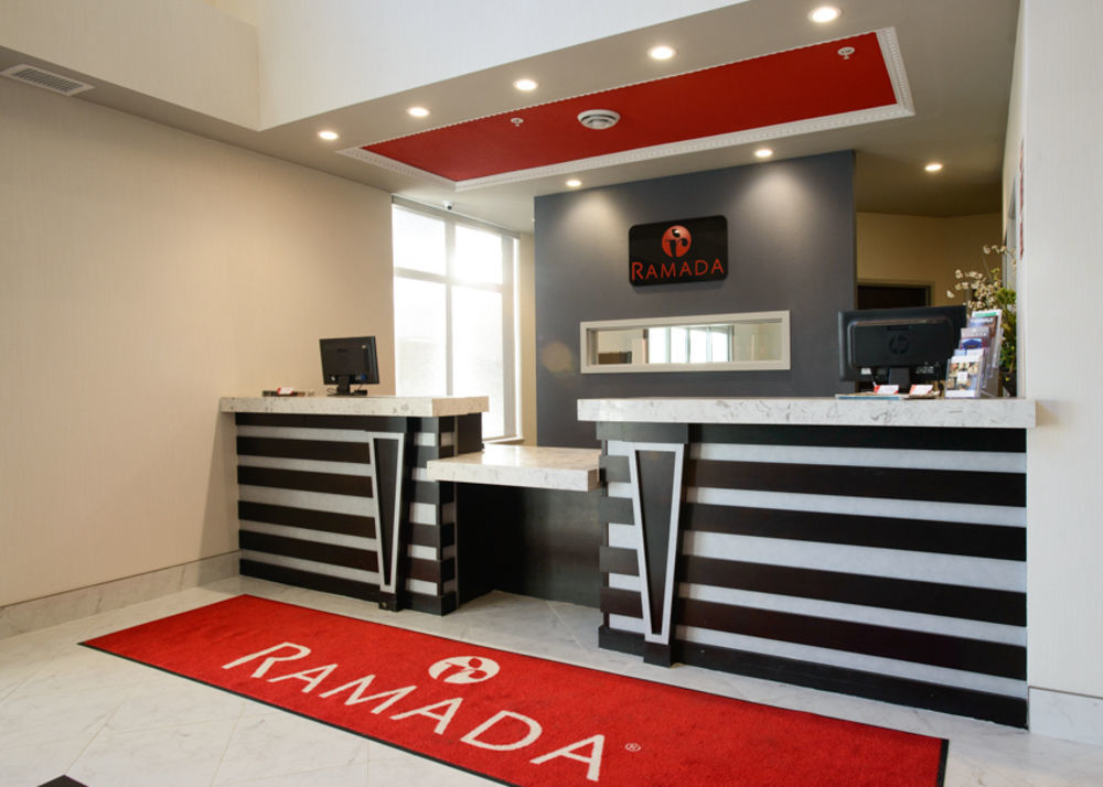 Hotel Ramada By Wyndham Moose Jaw Esterno foto