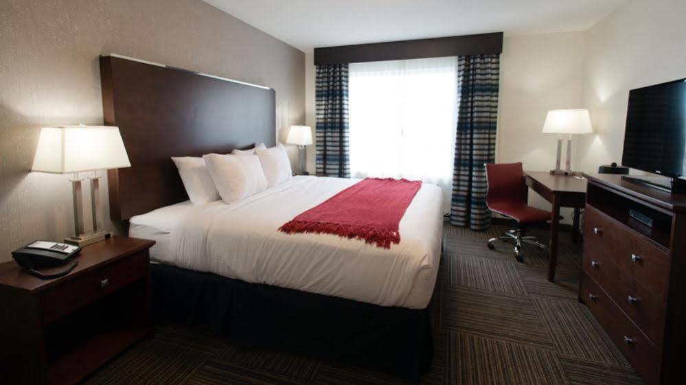 Hotel Ramada By Wyndham Moose Jaw Esterno foto