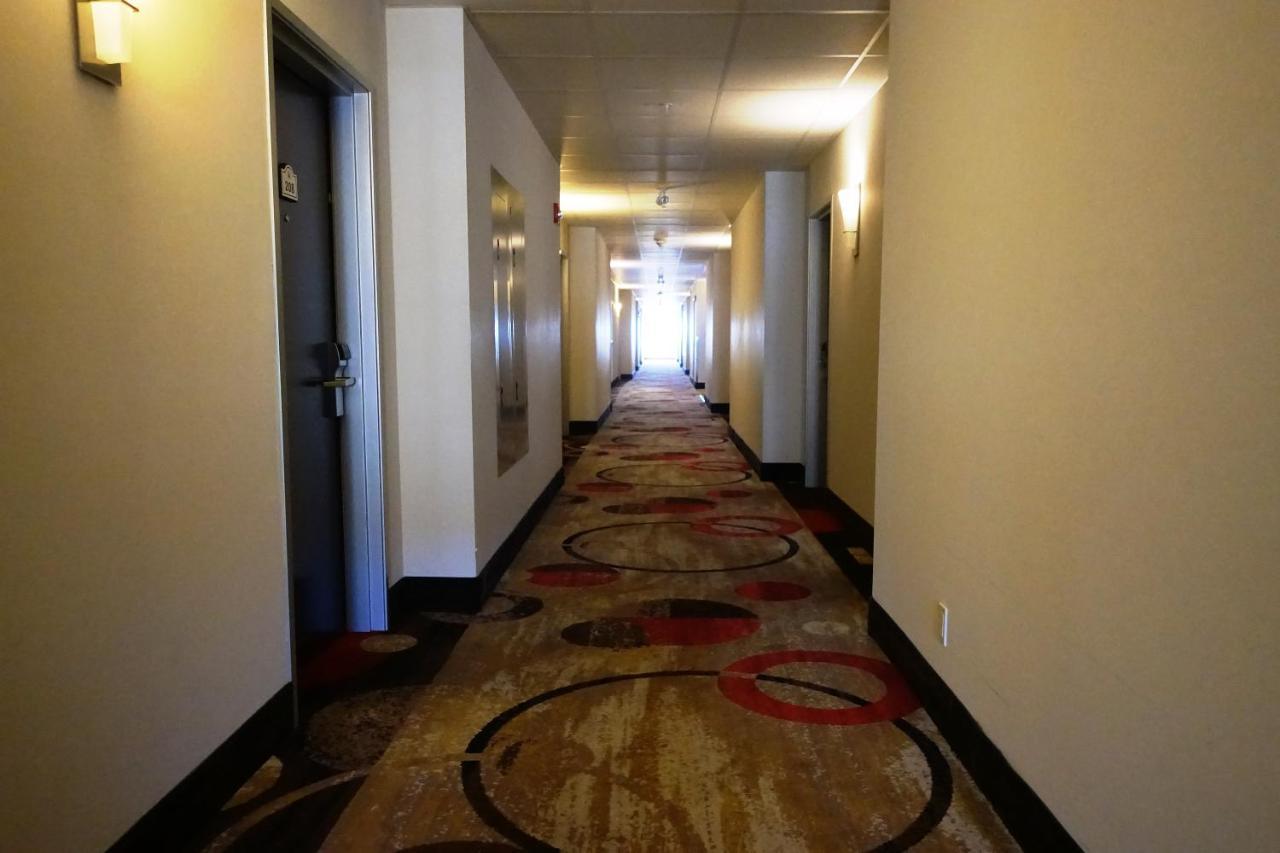 Hotel Ramada By Wyndham Moose Jaw Esterno foto